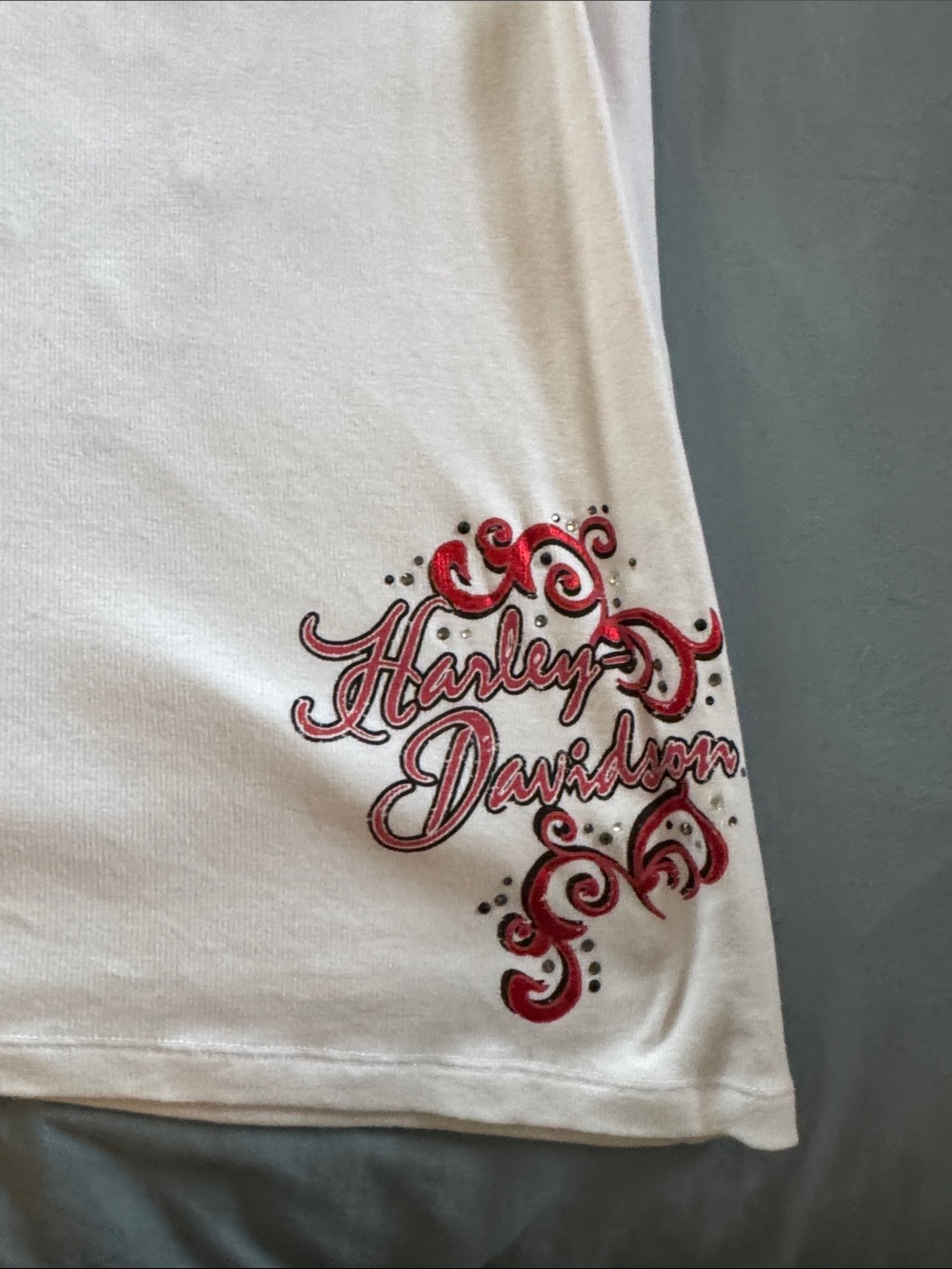 Harley-Davidson White Tank with Red Trim and Pink Graphic - Picture 4 of 5